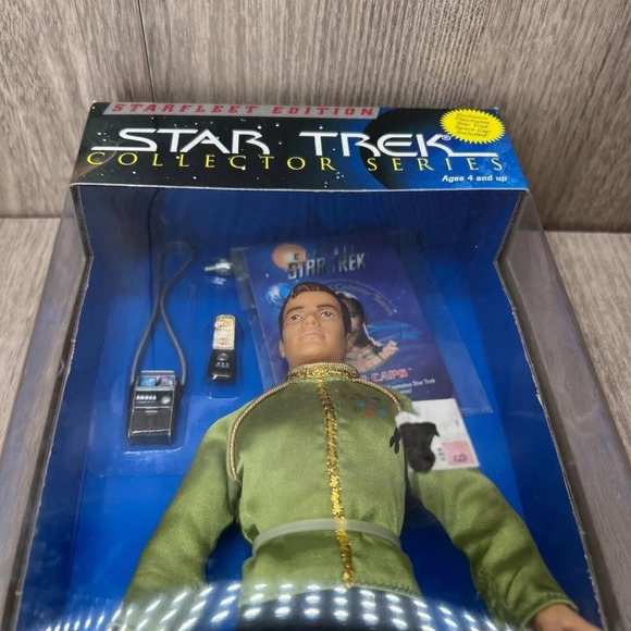 Star Trek Collector Series Capt. James T. Kirk Starfleet Edition-Playmates Toys - Picture 3 of 10